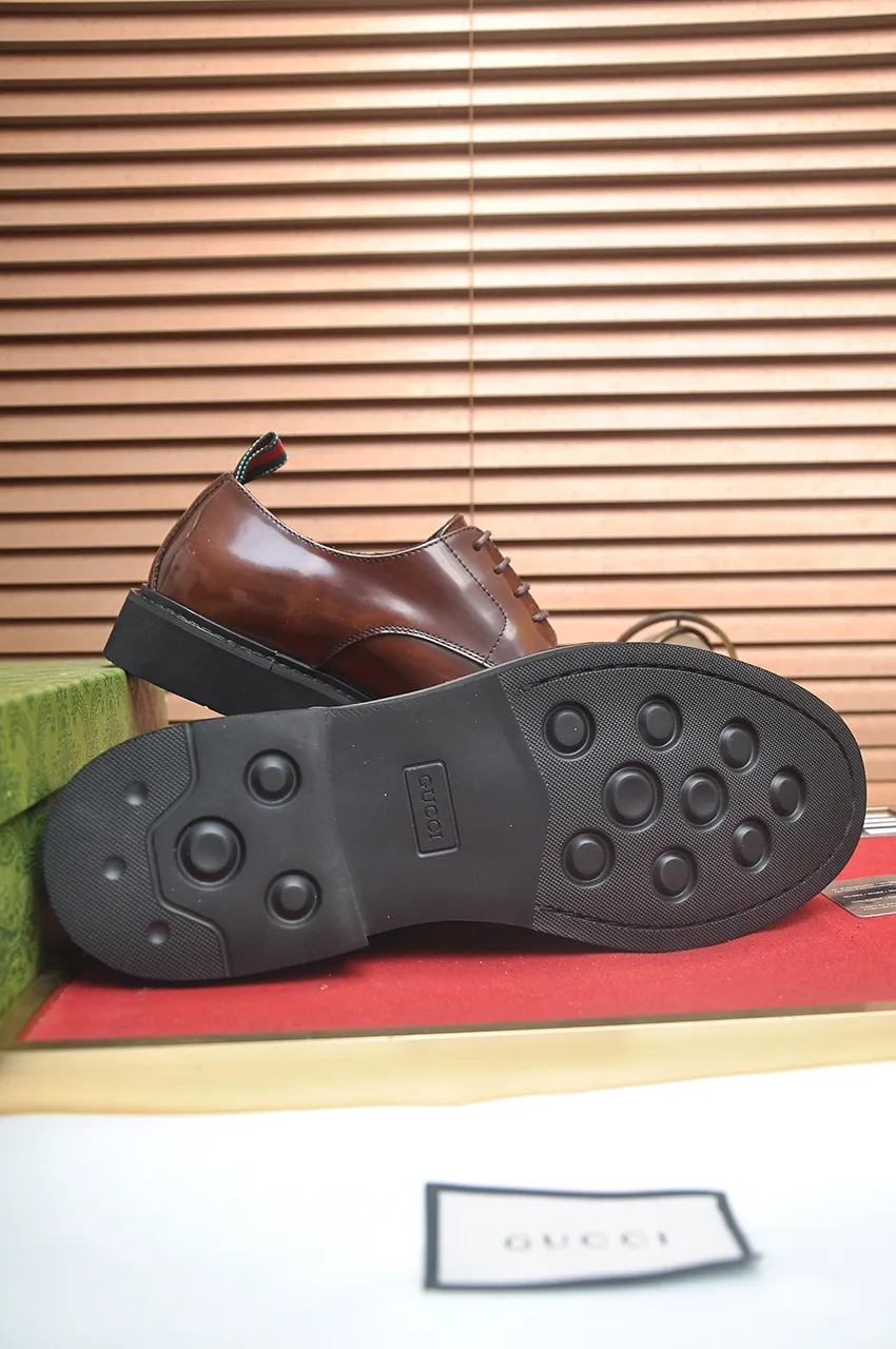 Men's shoes💰540💶Italy's top luxury men's shoe giant (GUCCI) (Gucci) (full cowhide lining) new arrival🍃Original European style🔰 Pleasant to the eye😍In order to make the shoes more durable and non-deformable🌀The production continues to follow traditional methods but there is still no lack of innovation💪Choose original sheepskin for the leather♻️ Smooth and natural And extra bright ⭐Made of imported cowhide, the first choice of rich people 38-45 (45 customized)